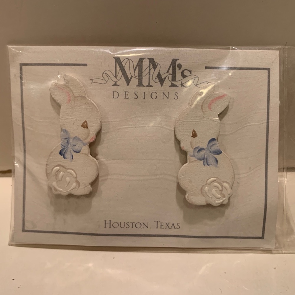 WOMEN’S MM’S DESIGNS BUNNY EARRINGS.